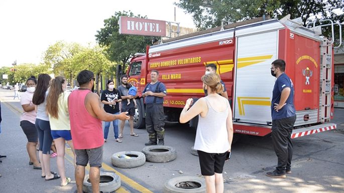 Los vecinos se manifestaron en la calle