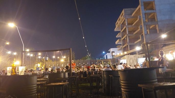 Fiebre de viernes por la noche: costanera muy llena