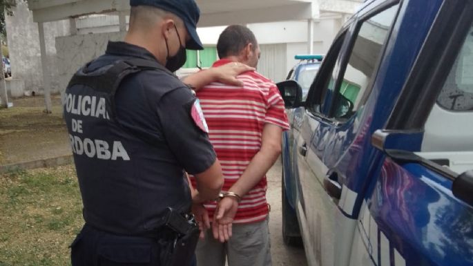 Amenazó y agredió a su pareja