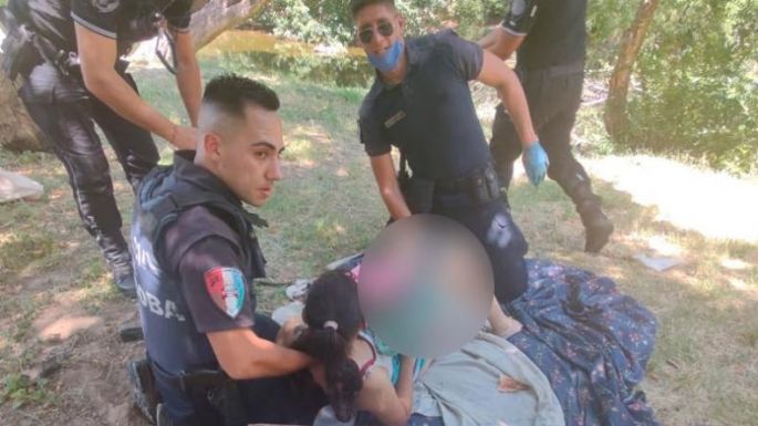 Policías asistieron a una mujer en un parto a orilla del Río Suquía