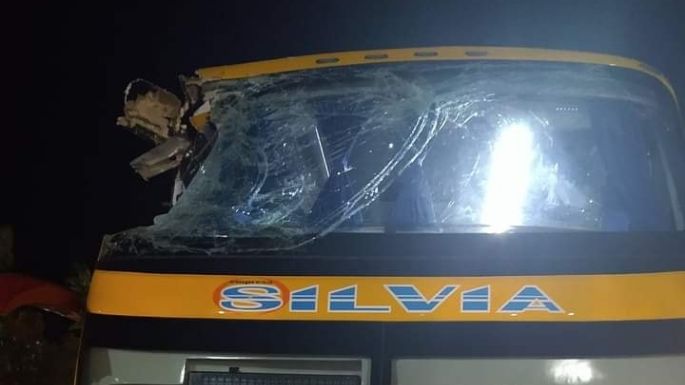 Se descompuso el conductor de un colectivo y alguien tomó el volante al darse cuenta