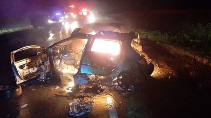 Una familia completa murió en un choque frontal en Coronel Moldes