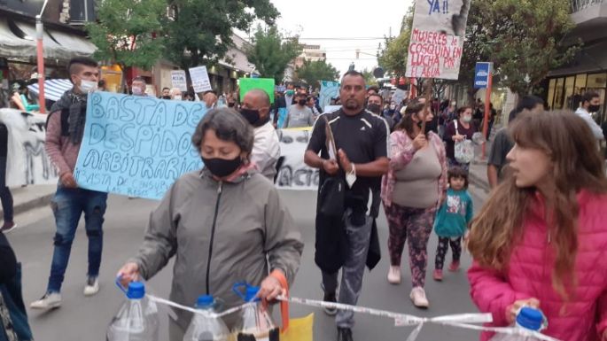 Cosquín: por falta de agua hicieron una marcha de "bidones vacíos"