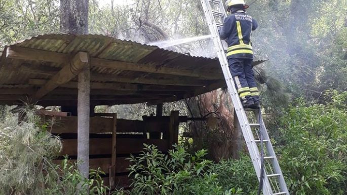 Al cortarse un cable se inició un incendio