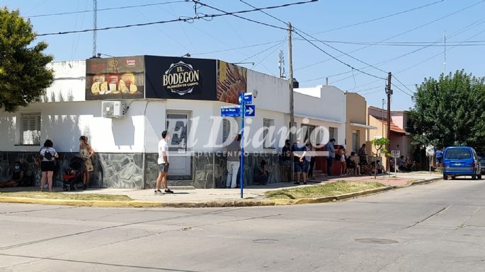 Más de dos cuadras para hisoparse en Villa Nueva