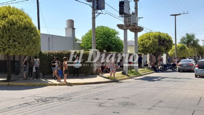 Más de dos cuadras para hisoparse en Villa Nueva