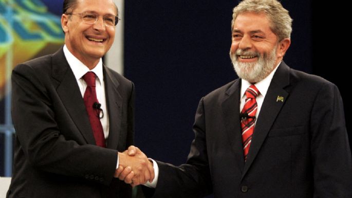 Lula cerca de Alckmin