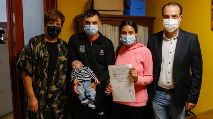 Inscribieron al primer niño nacido del 2022 en la ciudad
