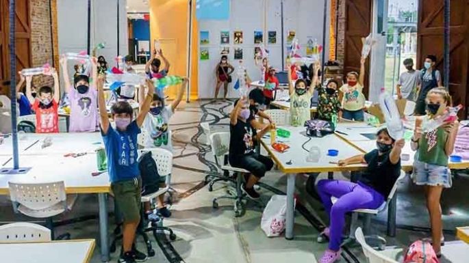 Los chicos construyeron cohetes y helicópteros