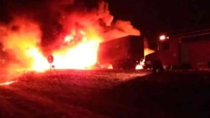 Un chofer falleció calcinado al incendiarse el camión en el que trasladaba aceite