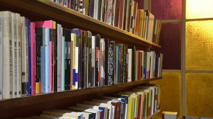 “De cabeza”: explotó la lectura de libros del género literario juvenil