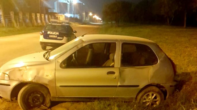 Se fracturó un brazo al volcar con el auto