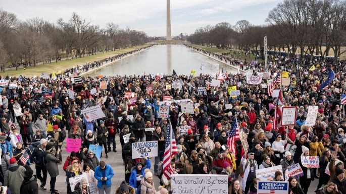 Nutrida marcha de los antivacunas