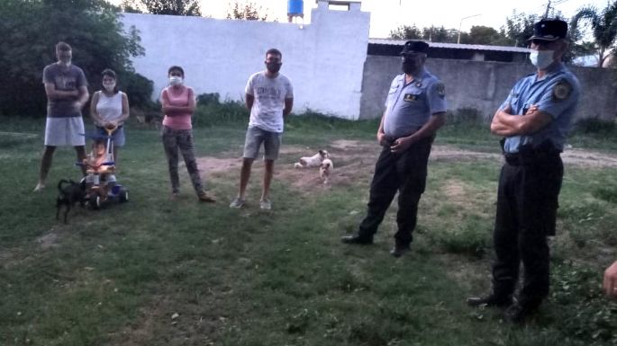 Jefes policiales se reunieron con vecinos del barrio Barrancas del Río