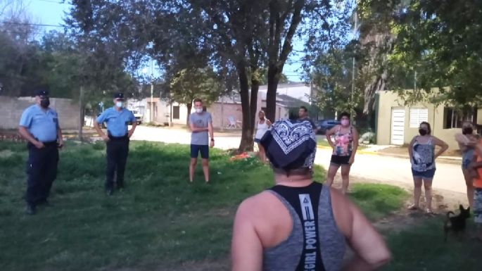 Jefes policiales se reunieron con vecinos del barrio Barrancas del Río