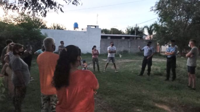 Jefes policiales se reunieron con vecinos del barrio Barrancas del Río