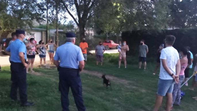 Jefes policiales se reunieron con vecinos del barrio Barrancas del Río