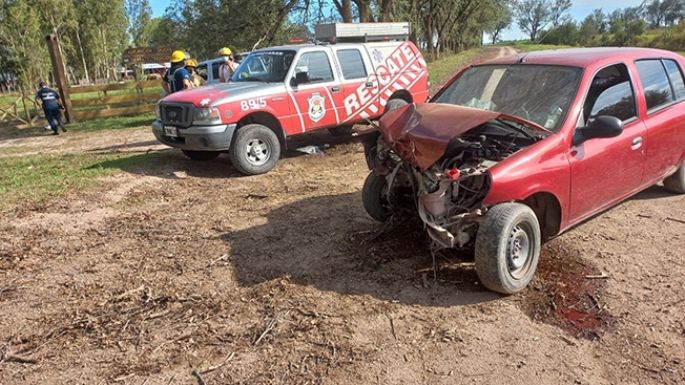 Le explotó un neumático en la cara