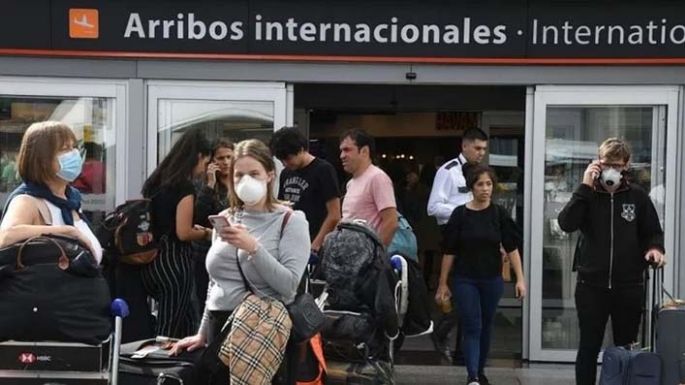 Argentinos y residentes con esquema de vacunación completo no deberán presentar PCR al ingresar al país