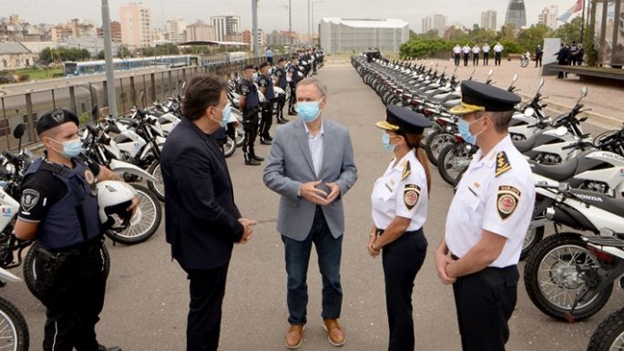 Entregaron 100 motos a la Policía
