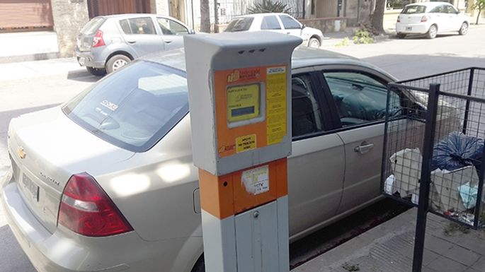 Un decreto que prescribió 36 multas vuelve a poner de relieve al estacionamiento medido