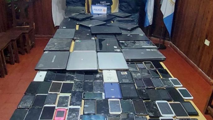 Un gendarme tenía 80 celulares y más de 30 notebooks en su casa