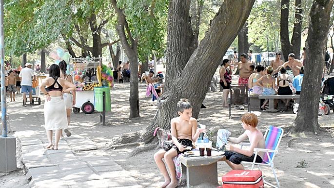Por segunda jornada consecutiva, la gente se mudó a la costanera