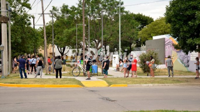 [FOTOS] Otro día con centros de testeos colmados y horas de espera