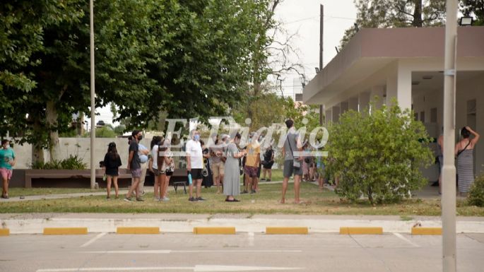 [FOTOS] Otro día con centros de testeos colmados y horas de espera