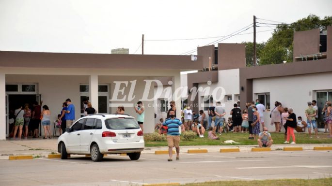 [FOTOS] Otro día con centros de testeos colmados y horas de espera