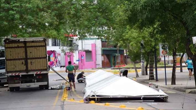Comienzan a armar las estructuras del recorrido peñero y se palpita el Festival