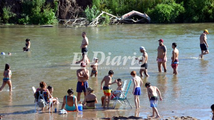 Los villamarienses disfrutaron del domingo en el río