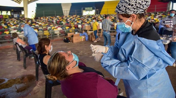 COVID: casi mil contagios en 24 horas