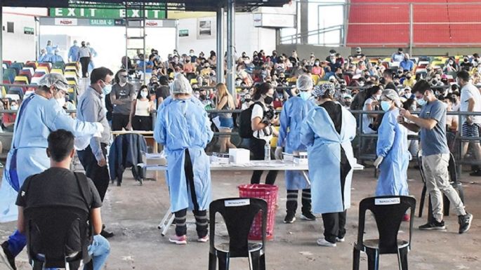 Convocan a jóvenes para que sean voluntarios en los centros de testeos