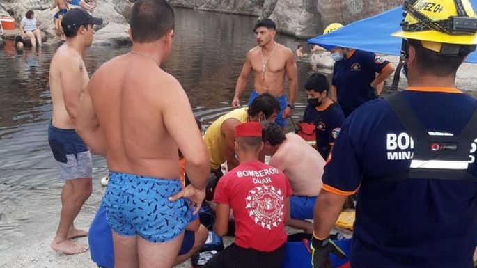 Le pidió a su pareja que le sacara una foto haciendo un clavado y al salir del agua falleció