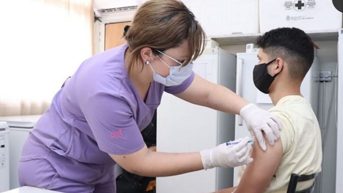 Contagiados deberán esperar 3 meses para recibir tercera dosis