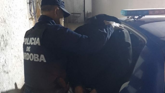 Agredió a su pareja y le dañó su celular
