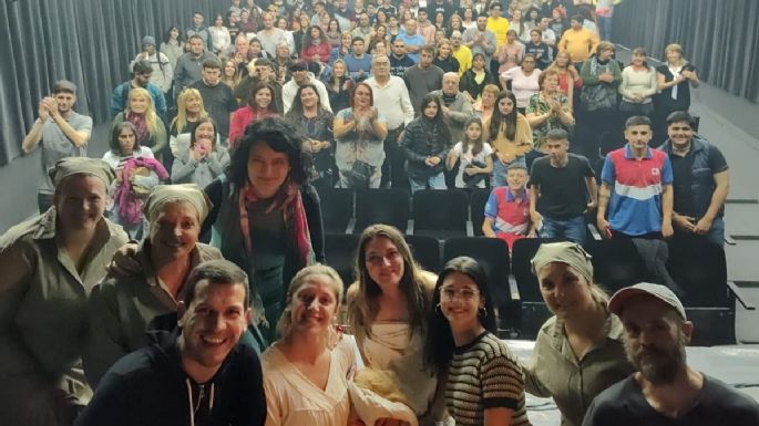 Presentaron una obra teatral basada en una novela de Alicia Peressutti