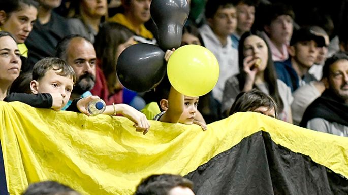 Con el apoyo en las tribunas