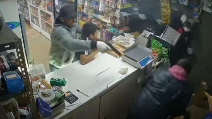 Ladrones armados robaron un negocio y tomaron a un niño de rehén