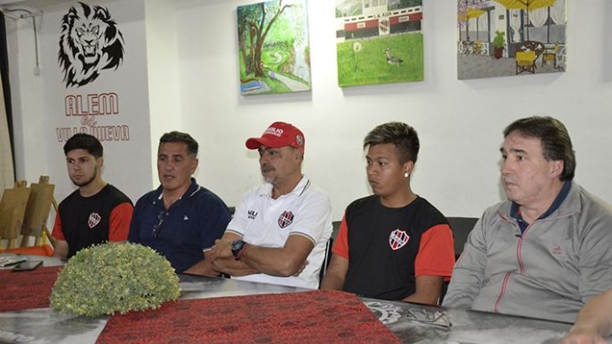 Alumni y Alem debutarán el domingo a las 19 en la Placita
