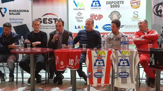 Alumni presentó el plantel completo y las camisetas que usará en el Regional Federal Amateur