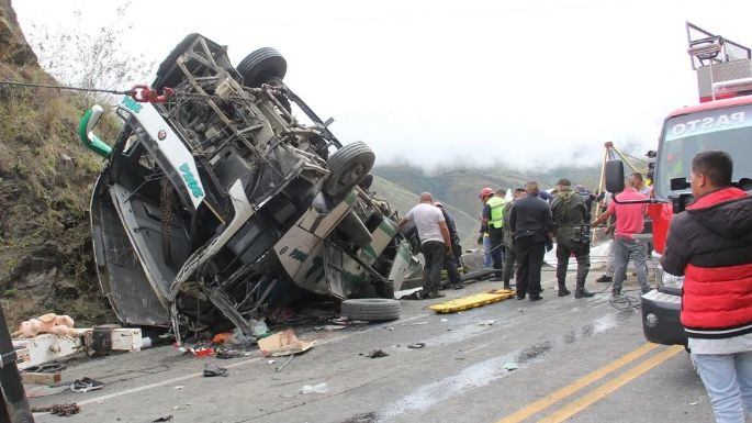 Veinte muertos y 15 heridos al volcar un ómnibus
