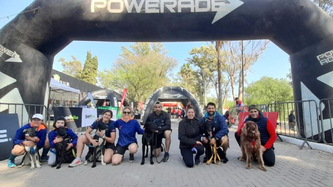Experiencia única: maratonistas corrieron con sus mascotas