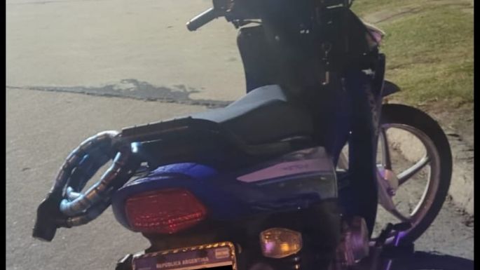 Un joven de 17 años que iba en moto sufrió varias fracturas tras chocar con un automóvil
