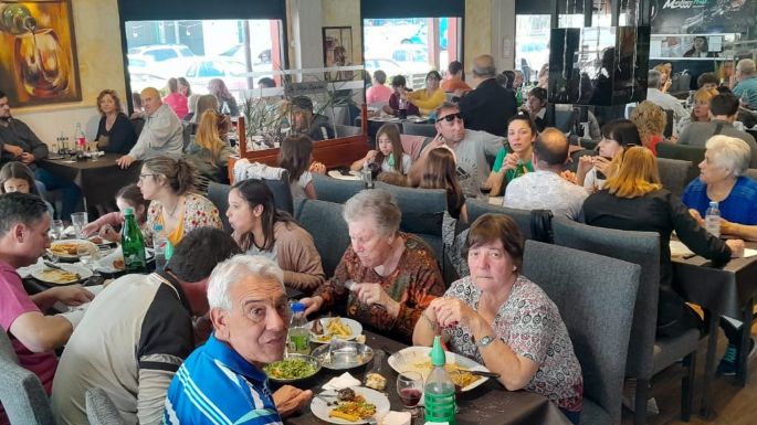 FOTOS - Los villamarienses eligieron comer en restaurantes para celebrar a las madres