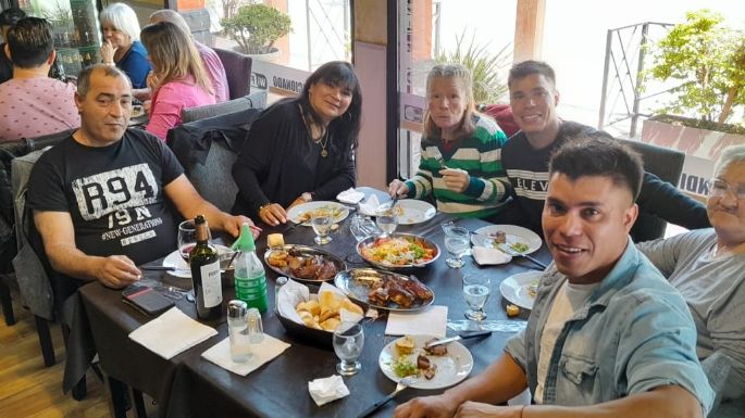 FOTOS - Los villamarienses eligieron comer en restaurantes para celebrar a las madres