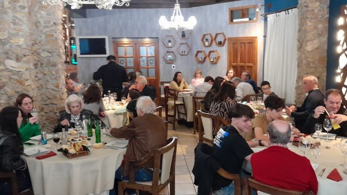FOTOS - Los villamarienses eligieron comer en restaurantes para celebrar a las madres