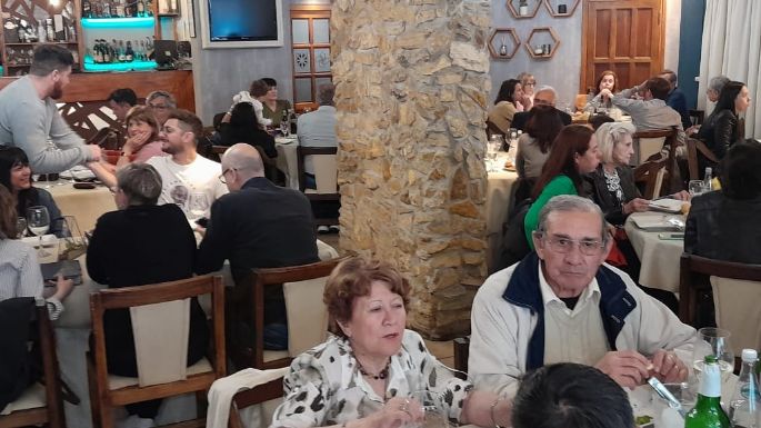 FOTOS - Los villamarienses eligieron comer en restaurantes para celebrar a las madres