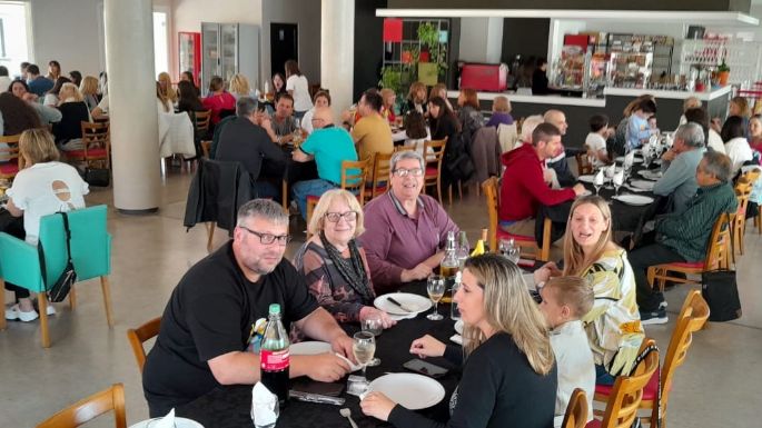 FOTOS - Los villamarienses eligieron comer en restaurantes para celebrar a las madres